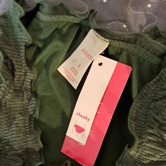 Xhilaration Green Ruffled Cheeky Bottoms size medium NWT - Picture 2 of 4